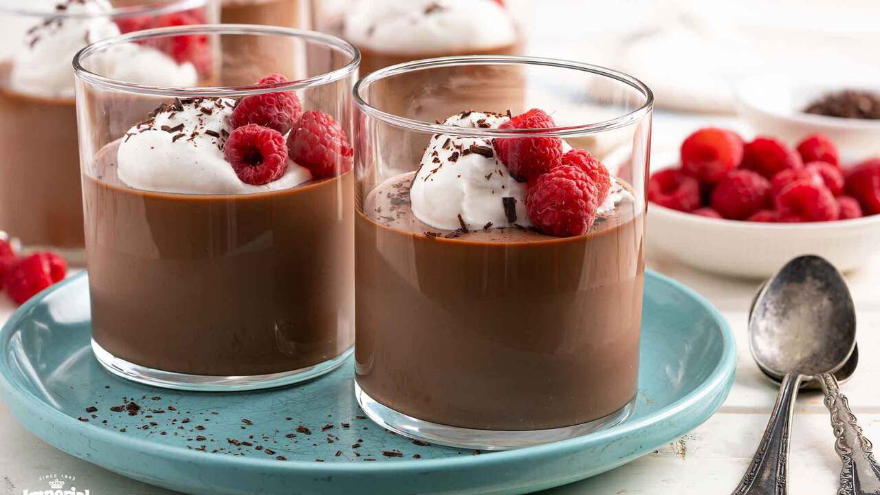 How to make a budget panakota from fermented milk in a hurry: a dessert for all occasions