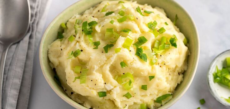 Mashed potatoes in a new way: what to add for a better taste