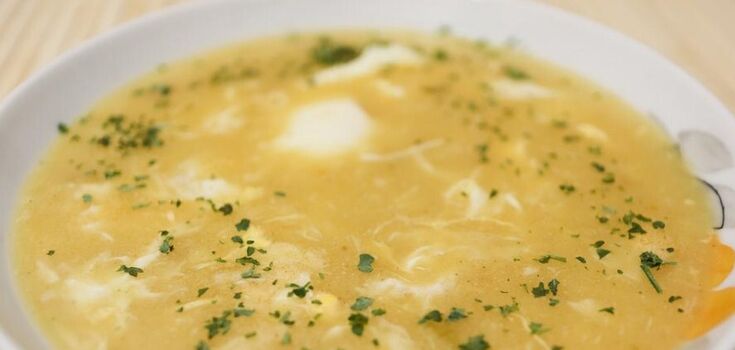 Zupa jajeczna na szybki lunch w 20 minut: z czego zrobić