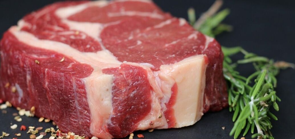 Why it is strictly forbidden to wash raw meat: nutritionist explains