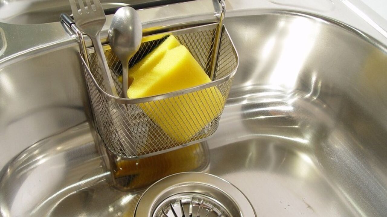 How to clean kitchen sink to a shine: the easiest way