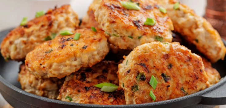 Juicy cutlets with hard cheese for dinner: cook for 10 minutes