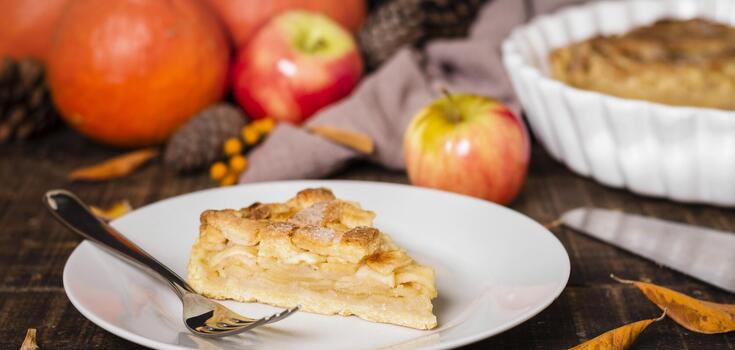 Charlotte with pineapple: a familiar dish with an exotic seasonal fruit