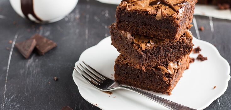 Brownie jabłkowe bez mąki i cukru: łatwy i niedrogi przepis na zdrowy deser