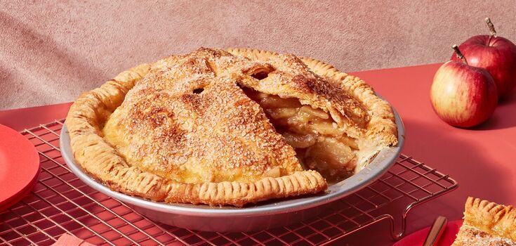Juicy pie with whole apples: tastier than charlotte