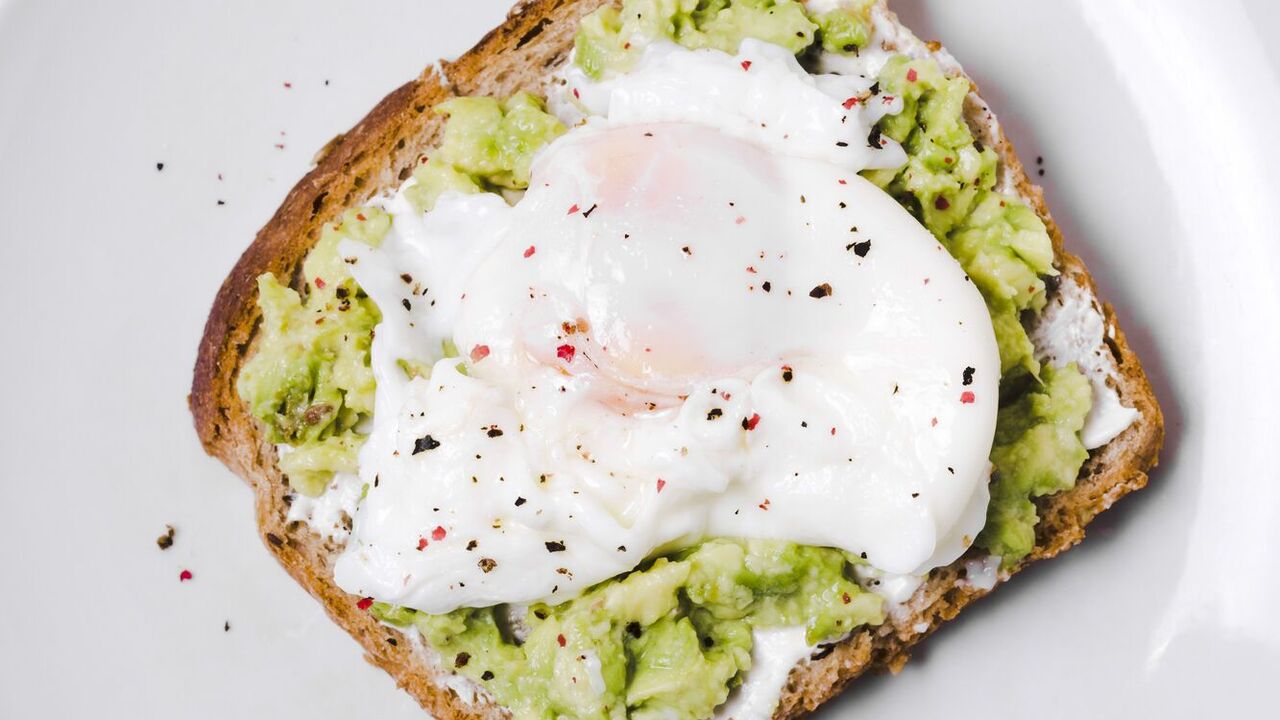 Avocado, egg and pesto sauce sandwich: a dish to make for breakfast if you're bored of everything