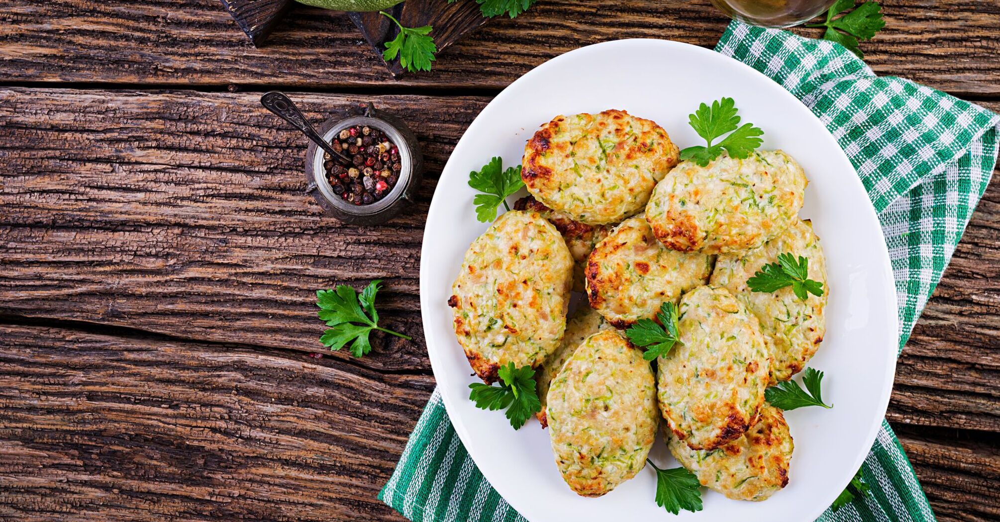 What to add to chicken cutlets so that they are not dry: a recipe for the perfect dish