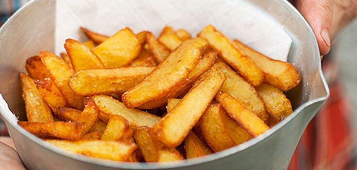 What to do with potatoes so that they do not burn and are golden: simple life hacks