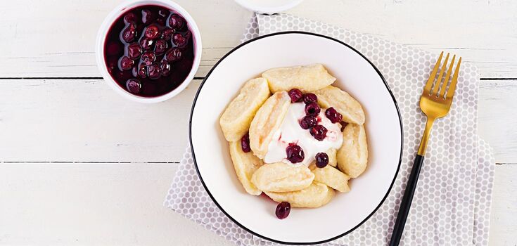 The most delicious lazy varenyky with berries for breakfast: perfect for kids