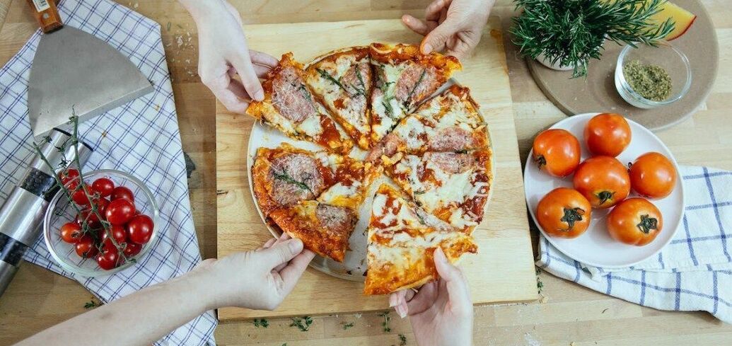 Pizza dough without eggs: it turns out very crispy
