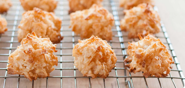 Crispy coconut cookies in 20 minutes: a simple recipe without flour and butter