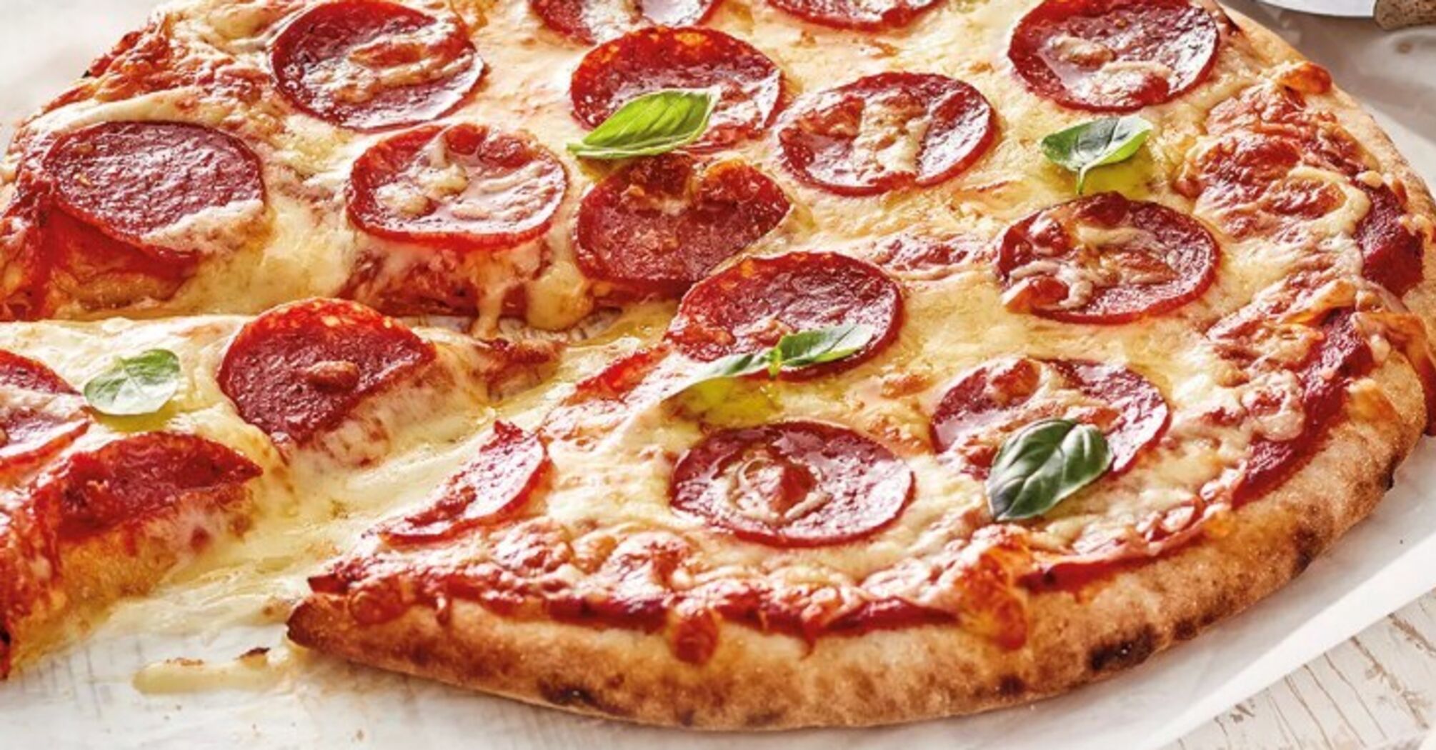 How to make a thin pizza dough: it turns out better than in a cafe