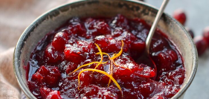 How to make homemade cranberry sauce: for meat, poultry and cheese