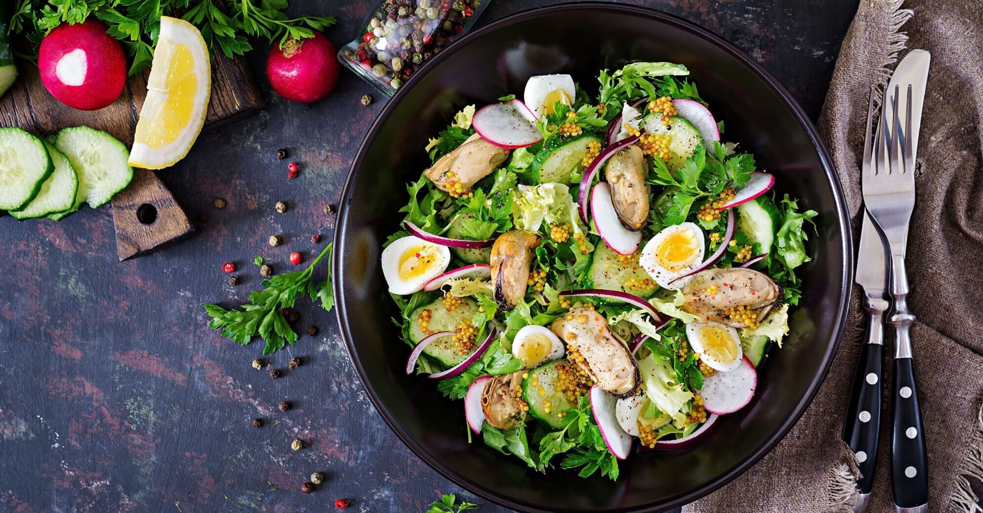 Light salad with mussels: what dressing to make to make it even tastier