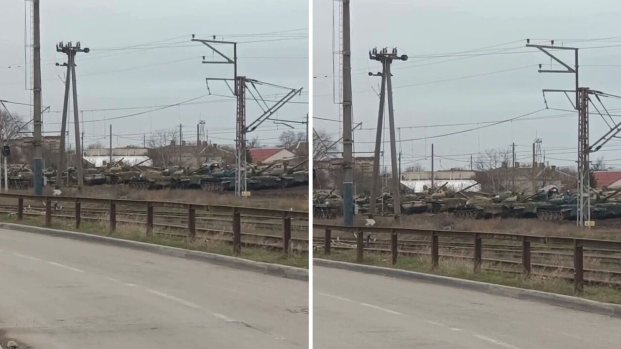 Окупанти перекинули залізницею у Крим десятки радянських танків Т-62. Відео