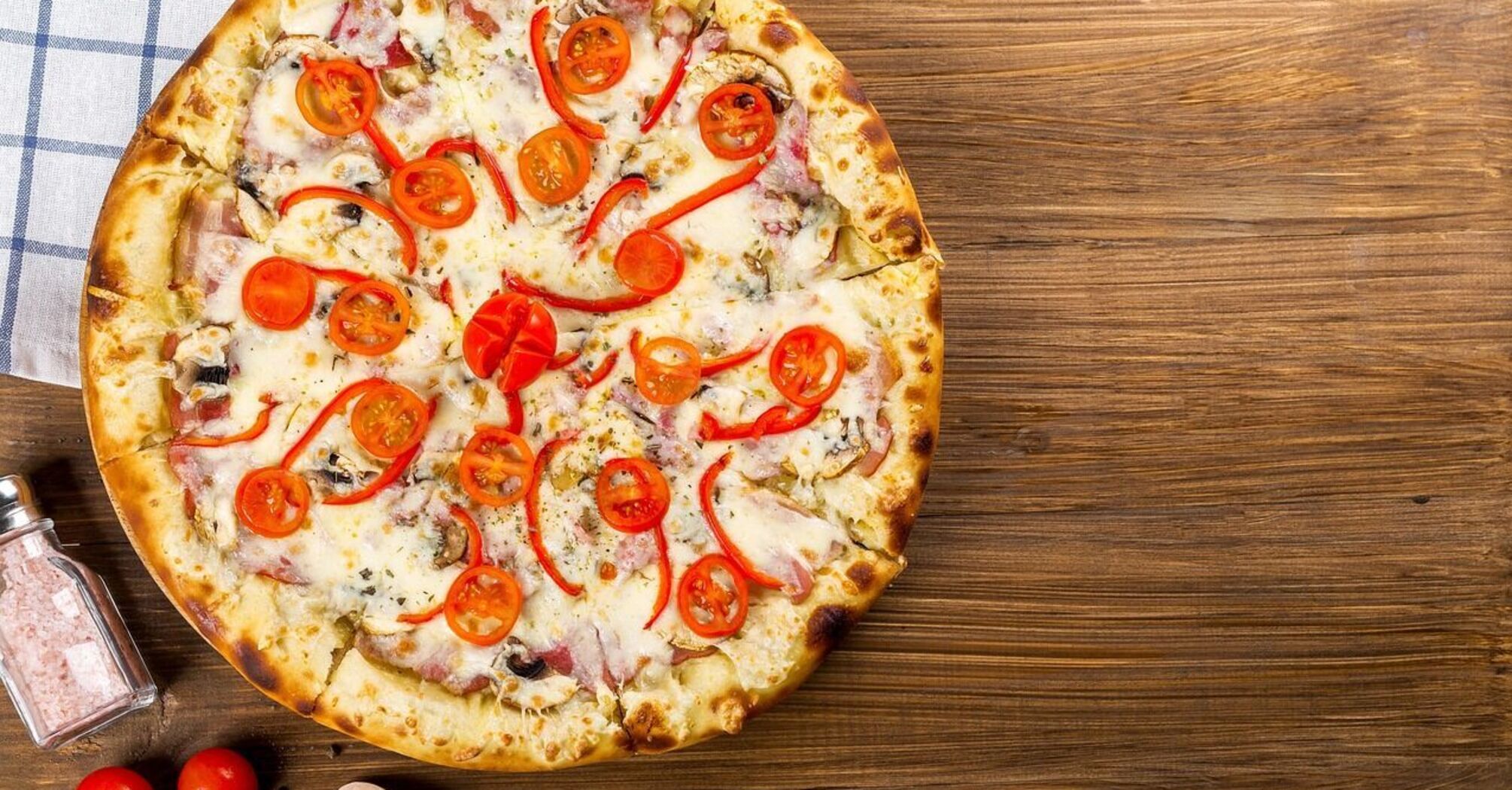 No-dough pizza in 5 minutes: a recipe for a quick snack
