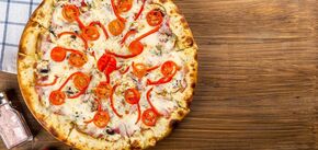 No-dough pizza in 5 minutes: a recipe for a quick snack