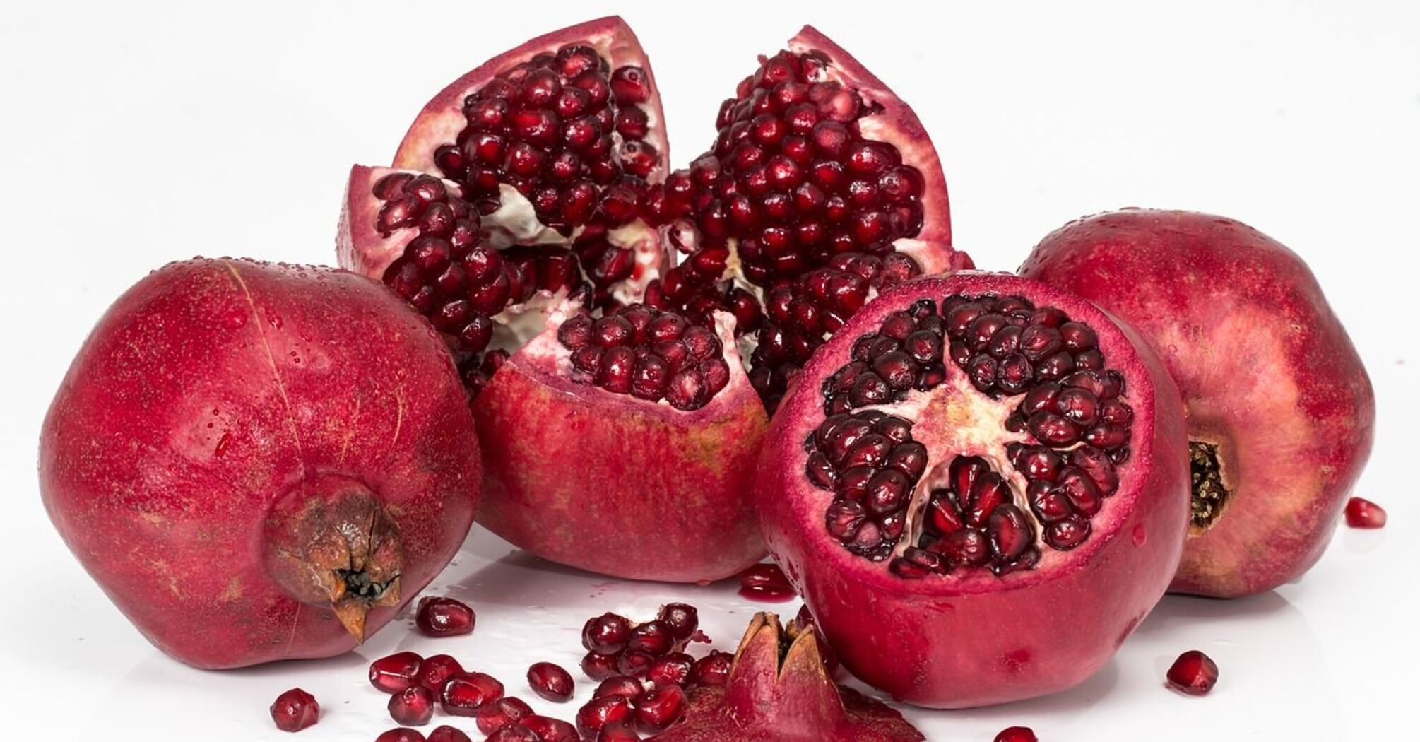 Hands will be clean: how to peel a pomegranate without a knife in 1 minute