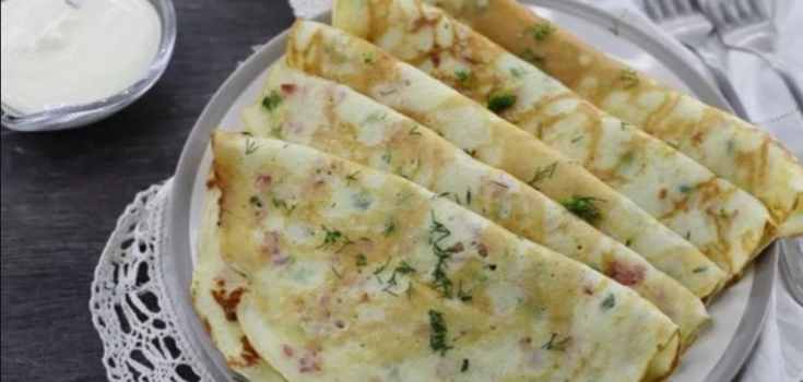 Light breakfast with cheese and ham in the form of pancakes: how to cook