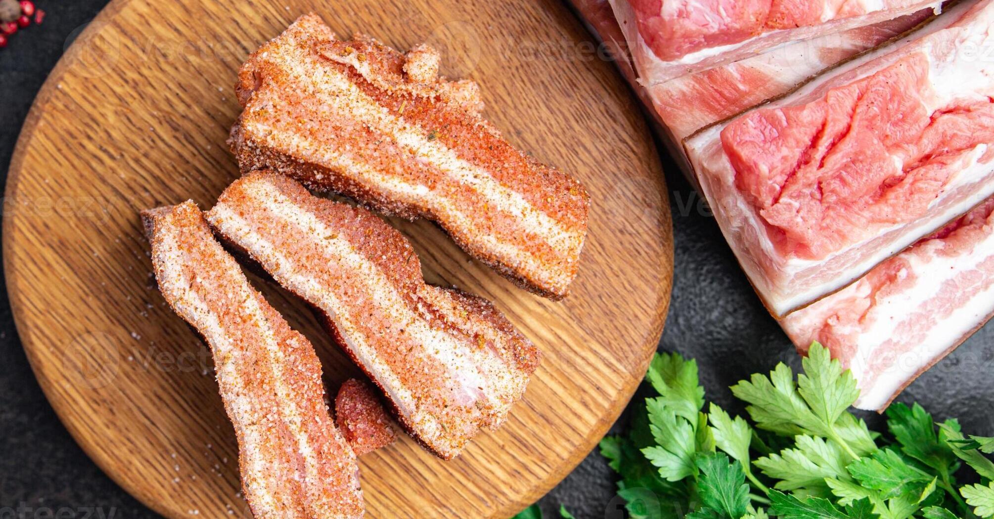 Spicy dry-cured lard: ready to eat in a day