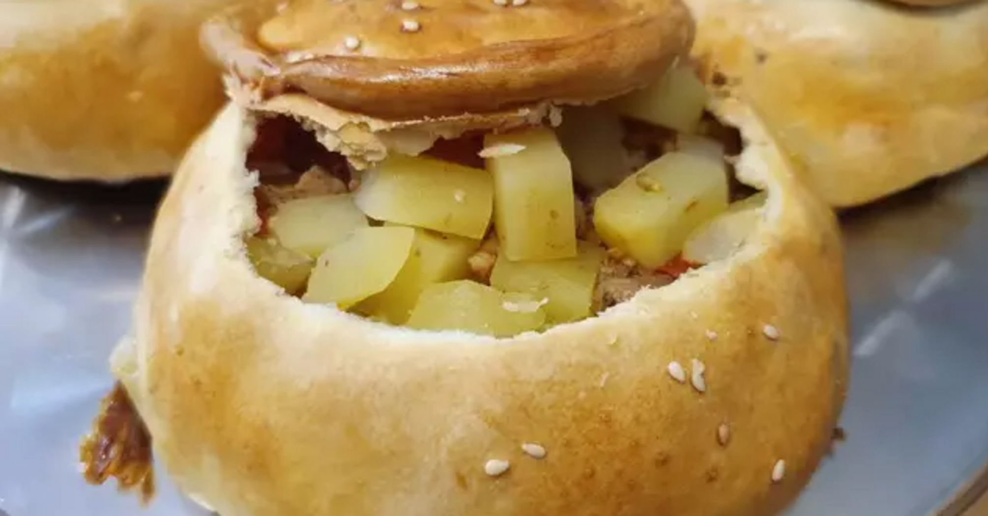 Roast with meat and potatoes in dough cups: how to surprise your family at dinner