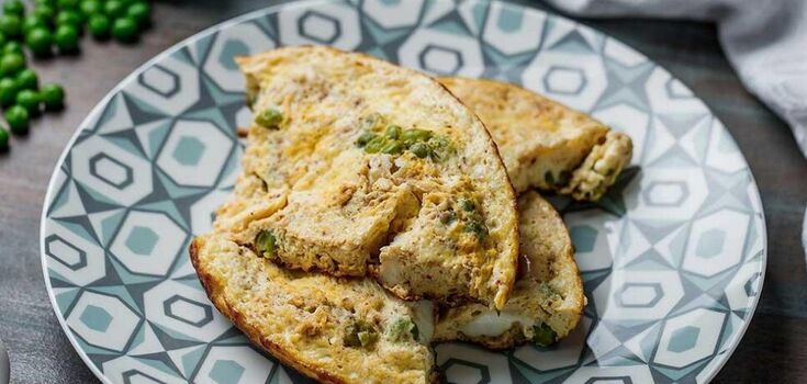 How to make a new omelette for breakfast: without milk, butter and flour