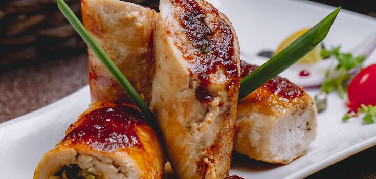 What to cook for the whole family if you only have chicken fillet, cheese and potatoes: a flawless dish