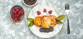 Syrniki with cherries and chocolate: how to do without a frying pan