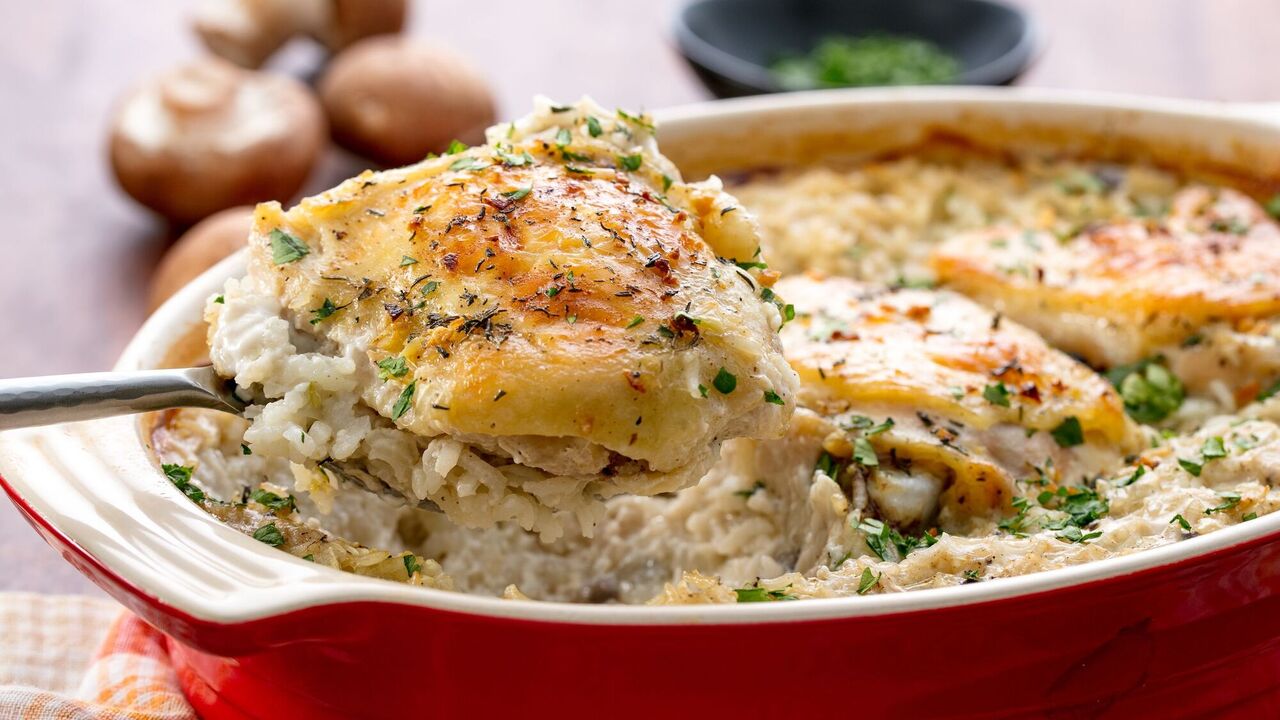 Very satisfying and budget-friendly: how to make a delicious mashed potato casserole for lunch