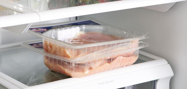 Absolutely cannot be eaten: how to understand that the chicken has already gone bad