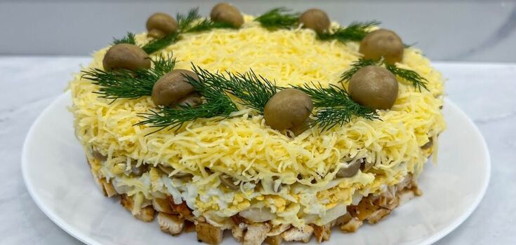 Mayonnaise salad with chicken and pickled mushrooms: a spectacular holiday dish
