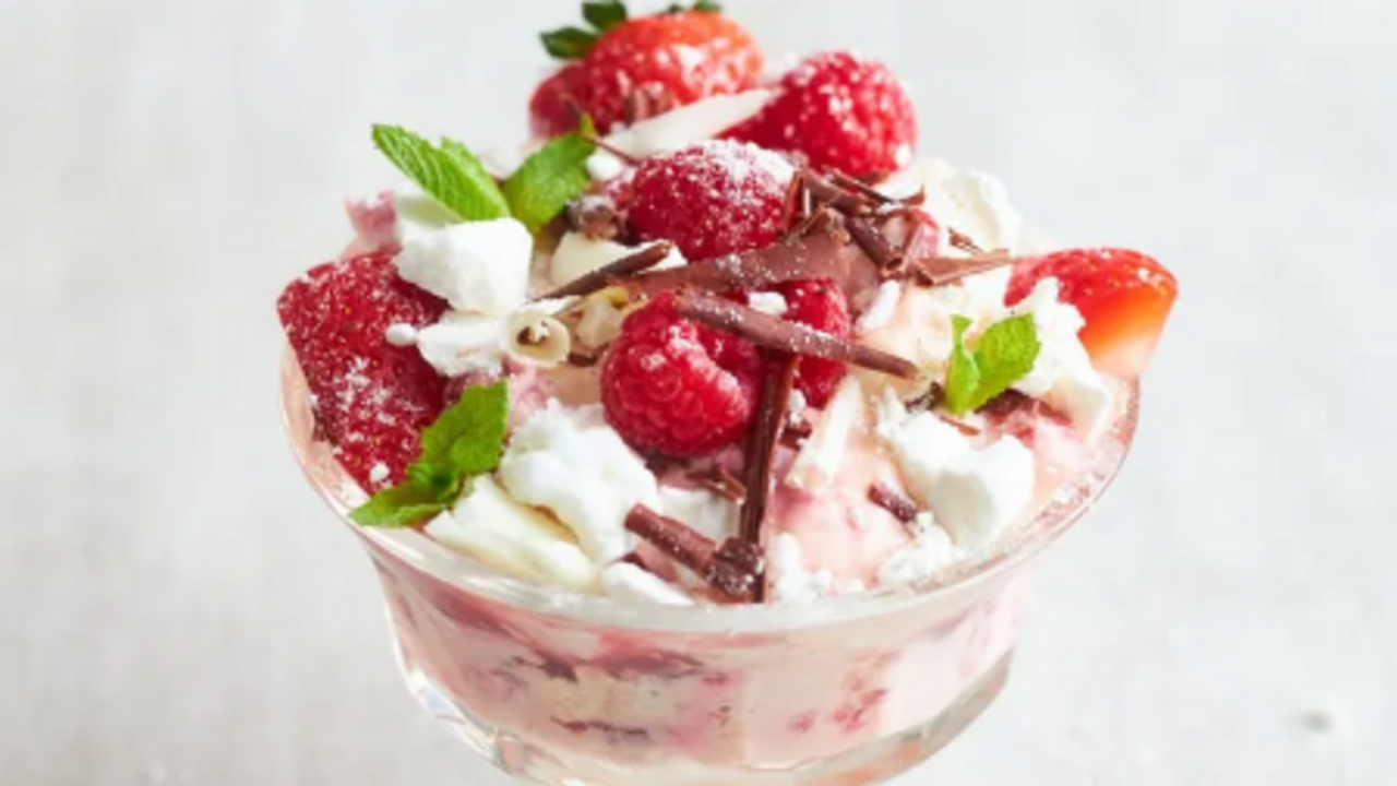 Wykwintny deser Eton Mess: jak zrobić go w domu