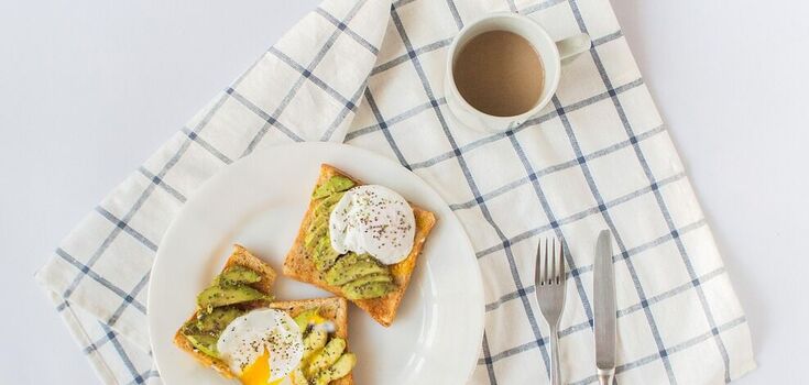 What to eat for a snack and can you include coffee: nutritionist dispels myths