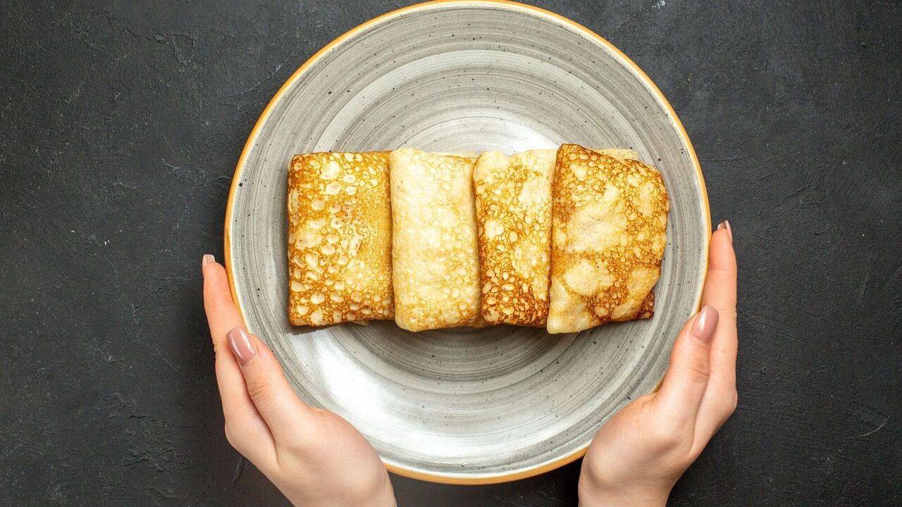 Pancakes with sausage and vegetables for a snack: we tell you how many eggs to add to the dough