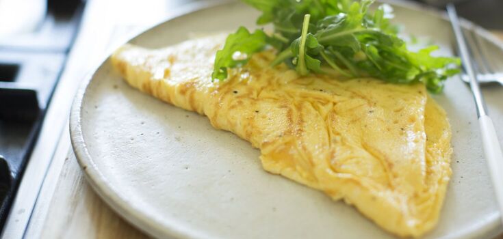 How to make tall omelet without a frying pan or oven: it will turn out healthy too