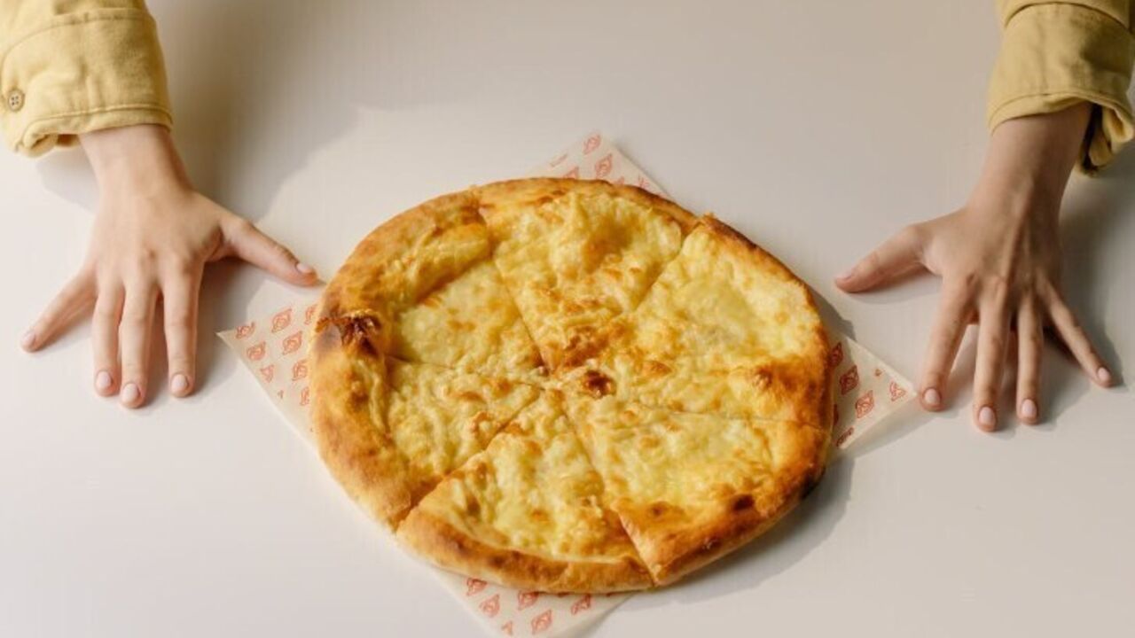 Chaczapuri z chleba pita w 15 minut: gotowane na patelni