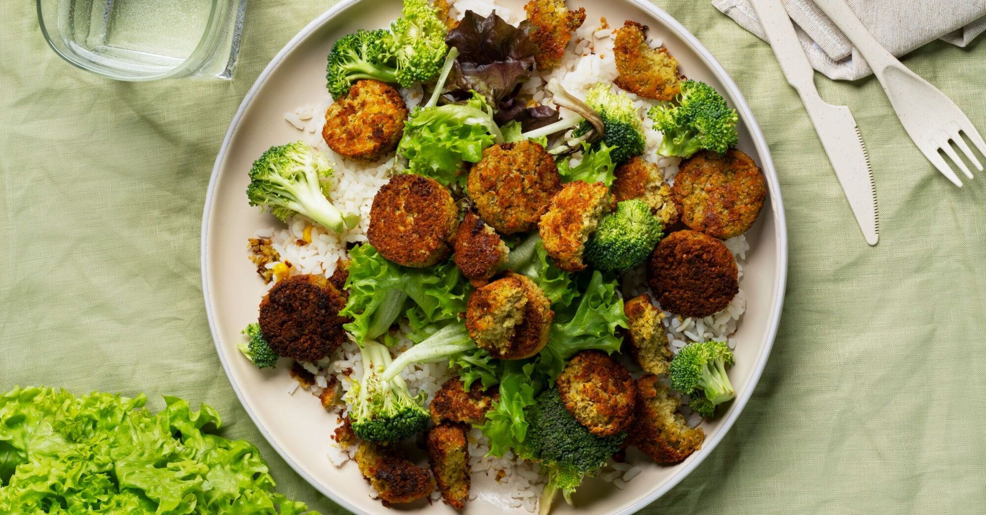 Chicken cutlets with broccoli: a healthy and tasty dish in minutes