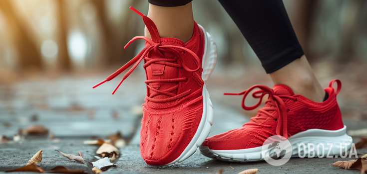 Zawsze w idealnym stanie: jak czyścić sneakersy po uprawianiu sportu, aby pozbyć się nieprzyjemnego zapachu