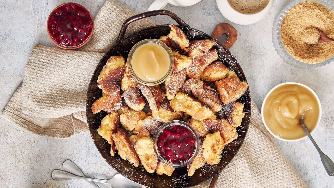 Sweet Kaiserschmarrn imperial omelet: the star of Austrian cuisine