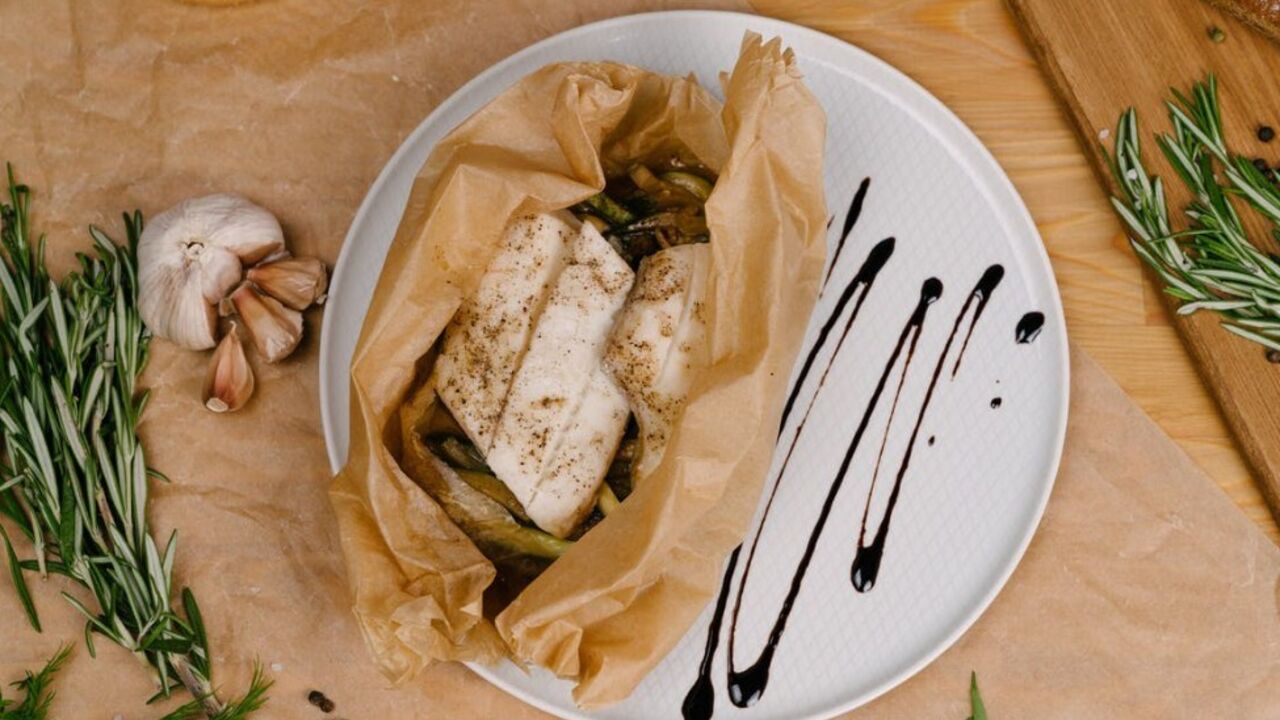 How to make a real delicacy out of cheap fish: a restaurant dish in 10 minutes