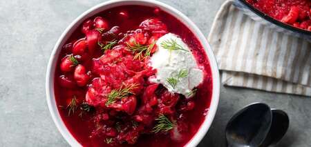 Do not use a pot made of this material to cook borscht: the dish will turn out unpalatable