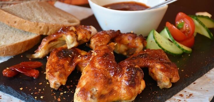 Chrupiące i złociste skrzydełka z piekarnika: smaczniejsze niż kebab