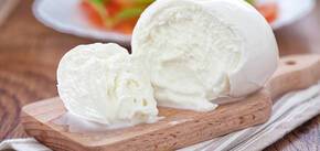 How to make homemade mozzarella: you only need 3 ingredients