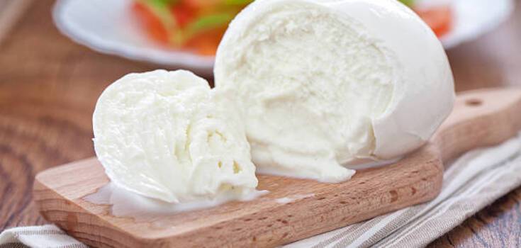 Jak zrobić domową mozzarellę: potrzebujesz tylko 3 składników