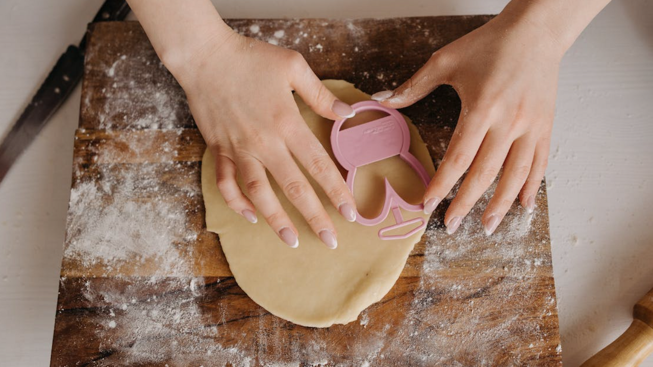 How to make perfectly shaped cookies at home: a simple life hack