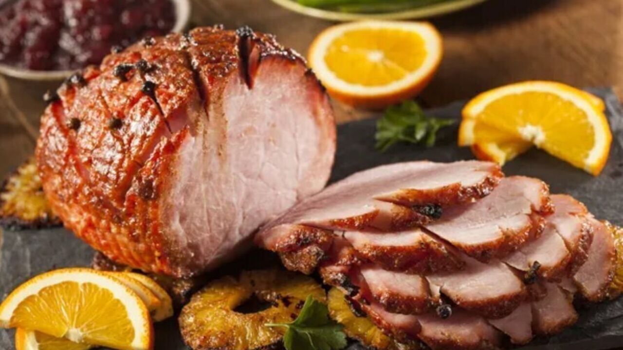 How to cook ham in a jar: it can be stored for a long time