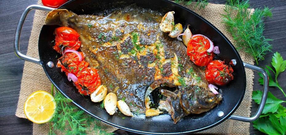 100 times tastier than mackerel: healthy baked flounder with vegetables for dinner