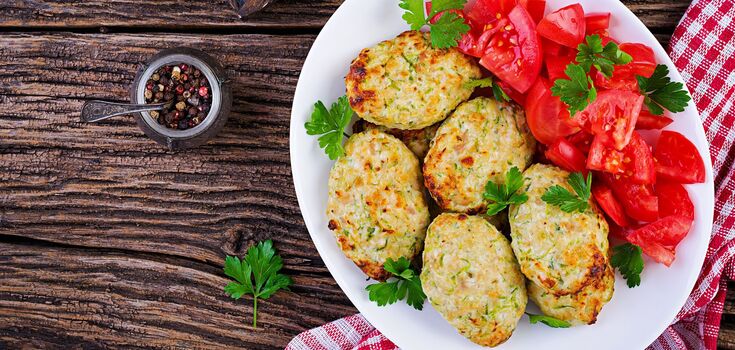 Fish cutlets with broccoli: a juicy dish that even children will like