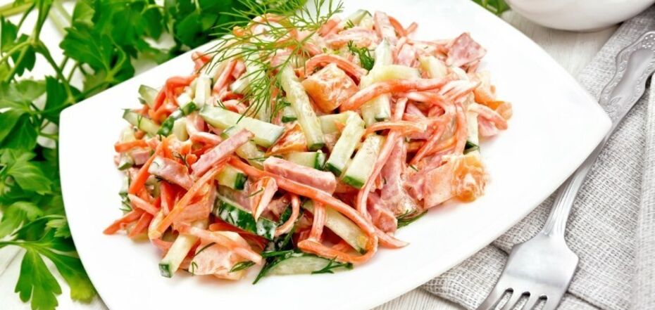 Przepisy na sałatki z koreańską marchewką i majonezem