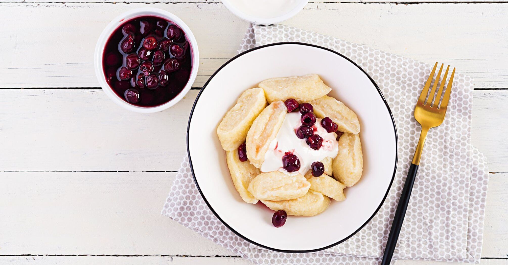 Cheese gnocchi with berries
